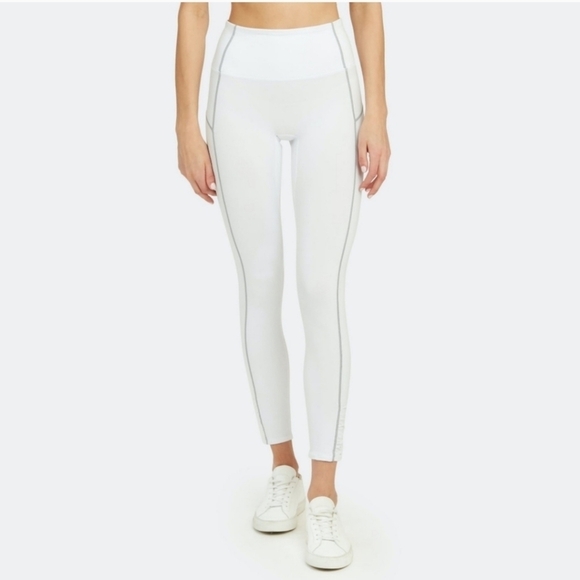 Free People Movement You're A Peach White High Rise Pocket 7/8 Tight Leggings - Picture 1 of 13